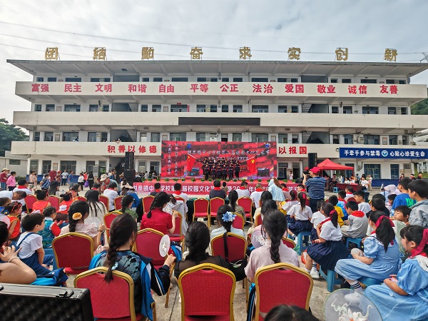 湖泉.jpg 湖泉.jpg